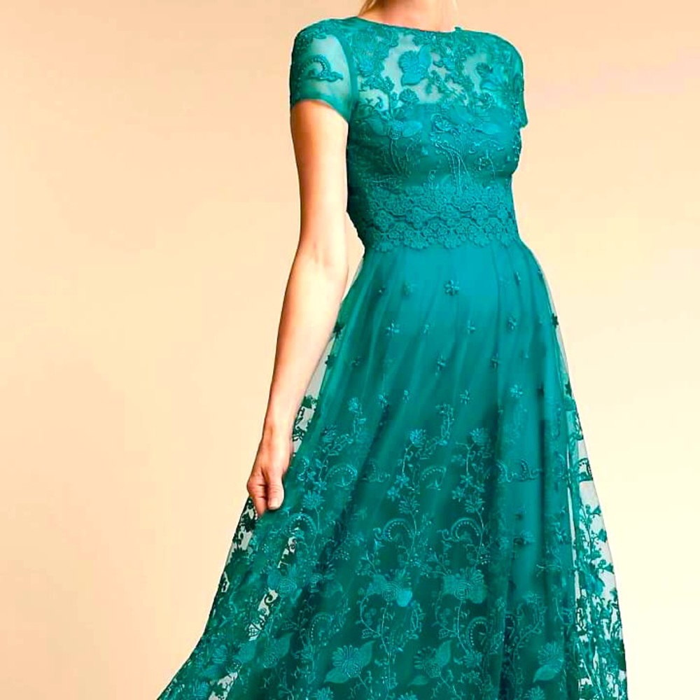 Monique Lhuillier Lace Gown